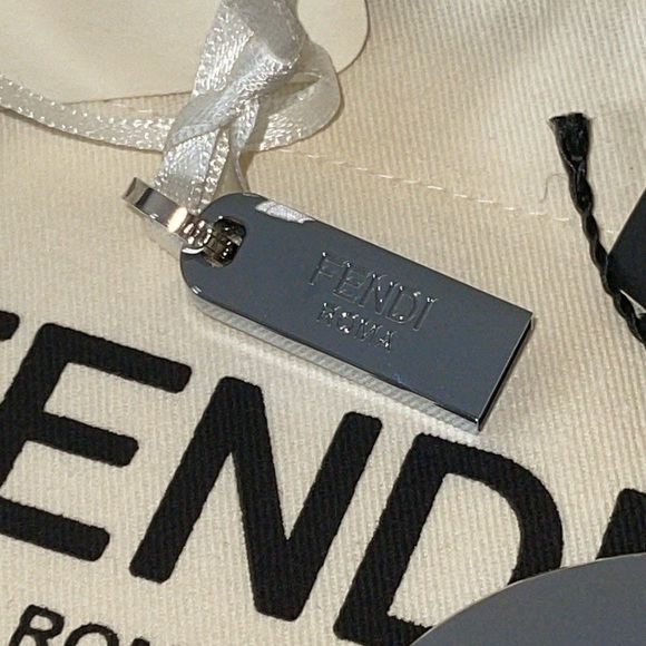 Fendi Brand new with tags key charm n USB holder and excellent condition w box - Picture 6 of 9